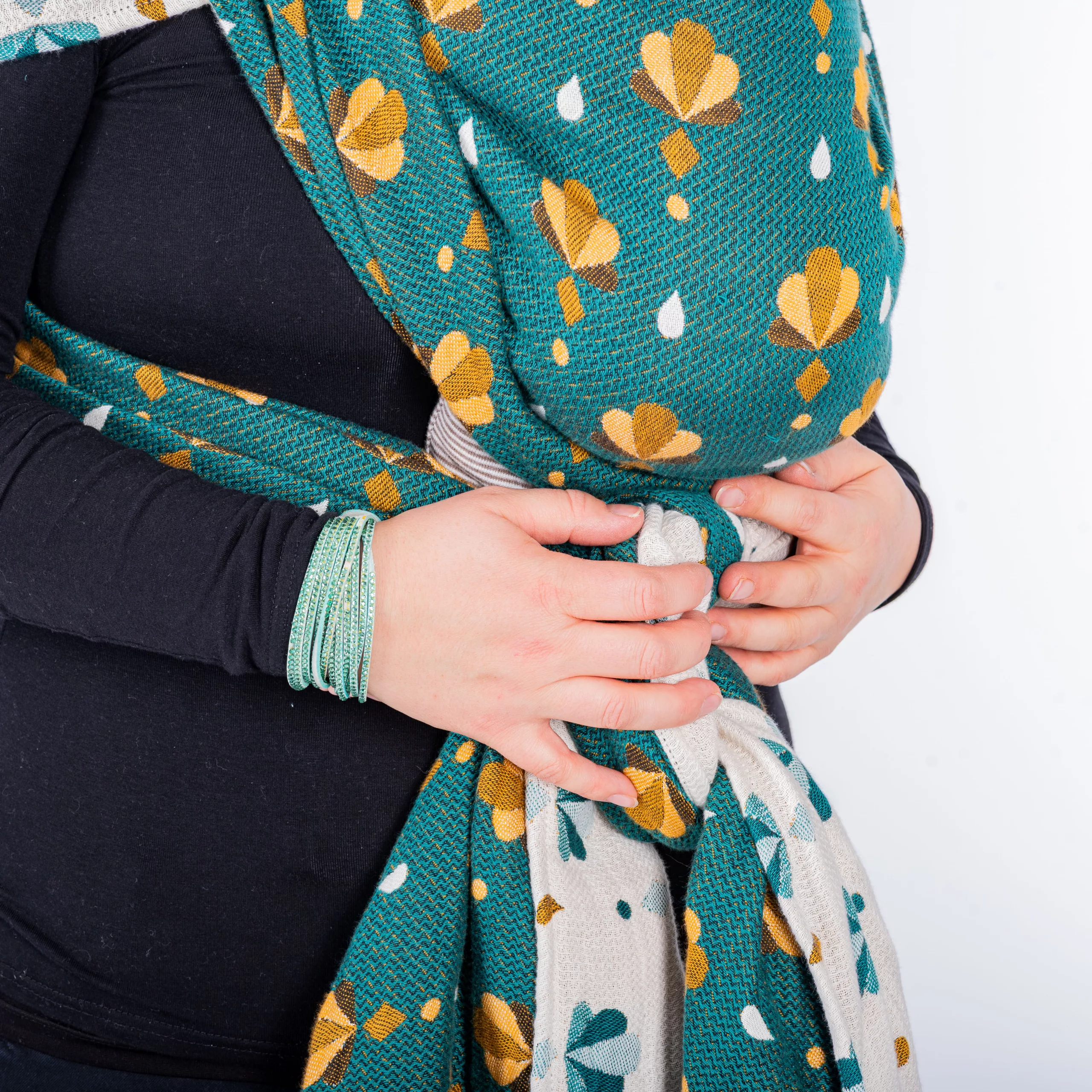 LoveAndBonds_Studio_1x1_Centered-7301