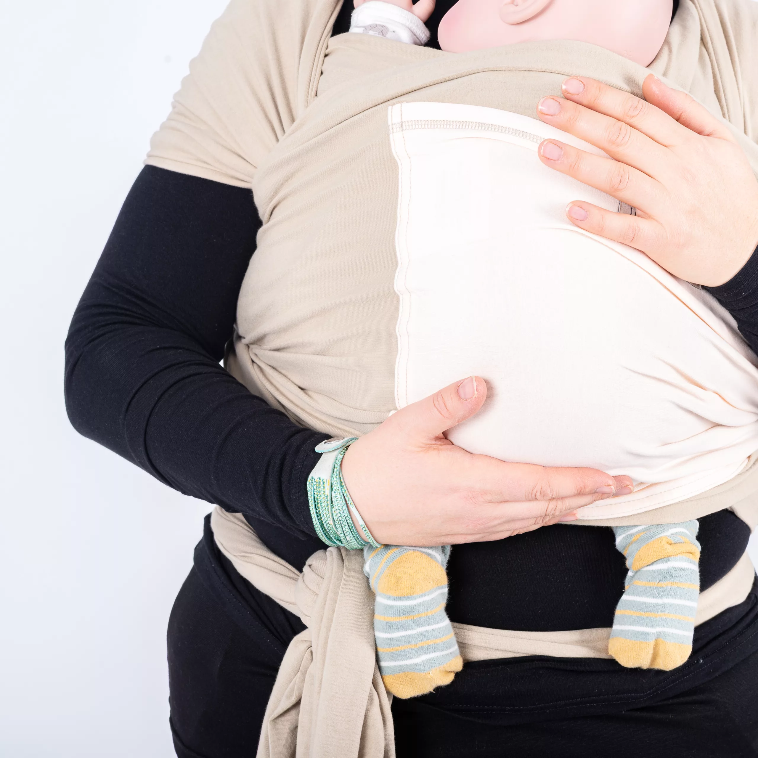 LoveAndBonds_Studio_1x1_Centered-7371