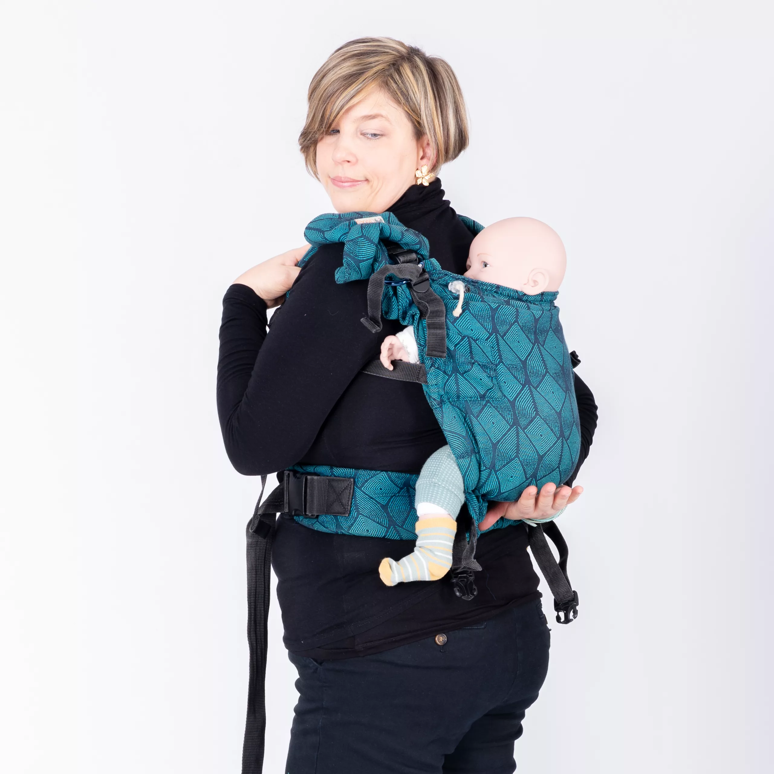 LoveAndBonds_Studio_1x1_Centered-7549